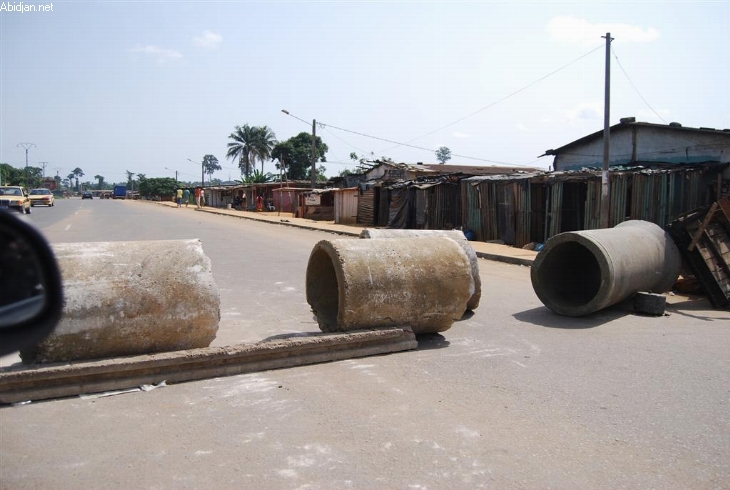 Hier au quartier  et à Abobo-Dokui / Violents combats entre insurgés armés et Fds - Un hélicoptère de l`Onuci survole les lieux